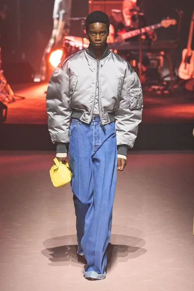 Look 11
